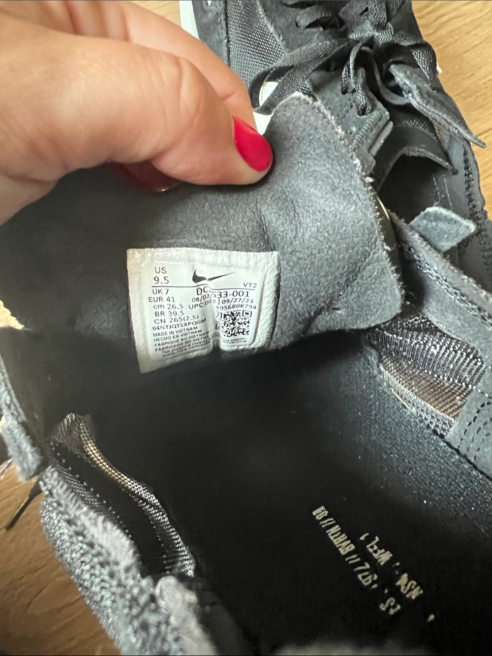 Nike Women’s Black Lace-Up Running Sneakers - Picture 5 of 5